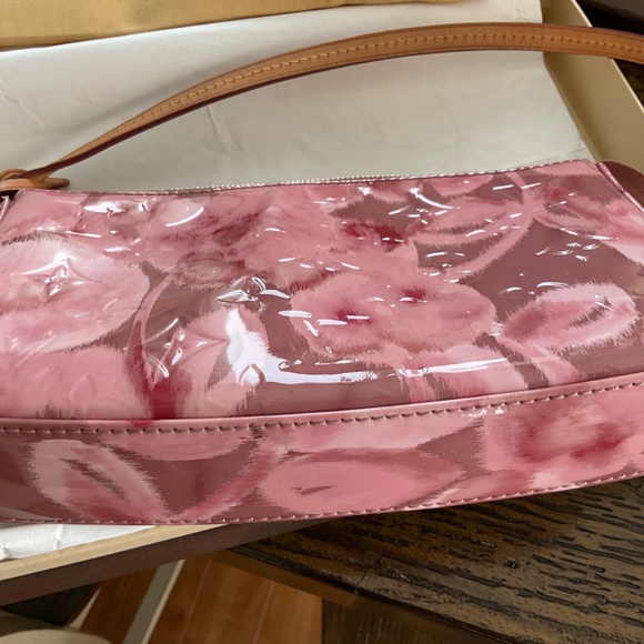 Louis Vuitton Limited Edition Monogram Rose Velours Vernis Ikat Pochette - Picture 3 of 3